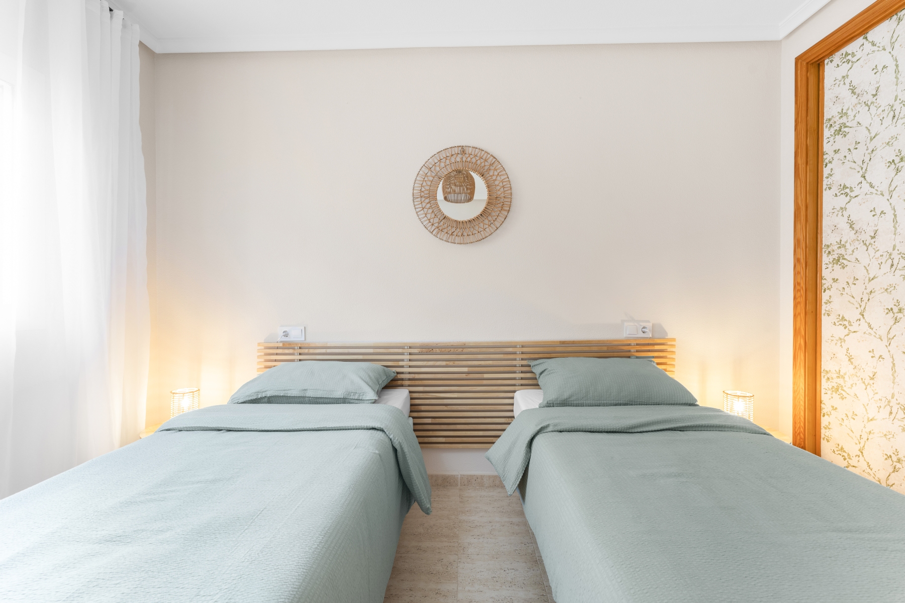 Big bedroom with 2 single beds or 1 king size bed